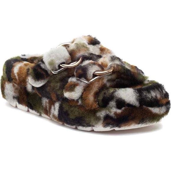 J Slide Fuzzy Camo Slippers - Picture 1 of 2